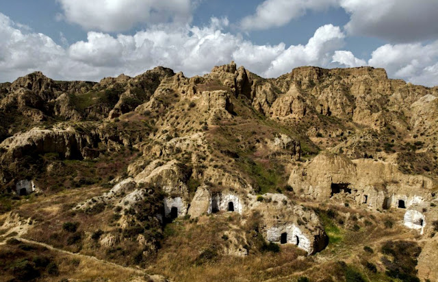 troglodytes-apo-epilogi-stin-ispania-1109463613.jpeg - Αρχείον Πολιτισμού