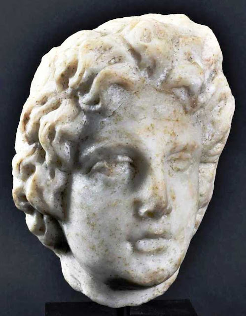 head-is-being-sold-out-of-alexander-1035883897.jpeg - Αρχείον Πολιτισμού