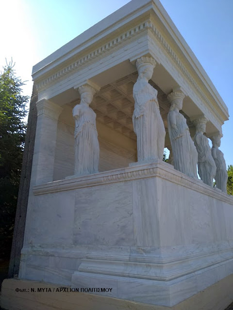 mnimeio-karyatidon-karyes-67005791.jpeg - Αρχείον Πολιτισμού