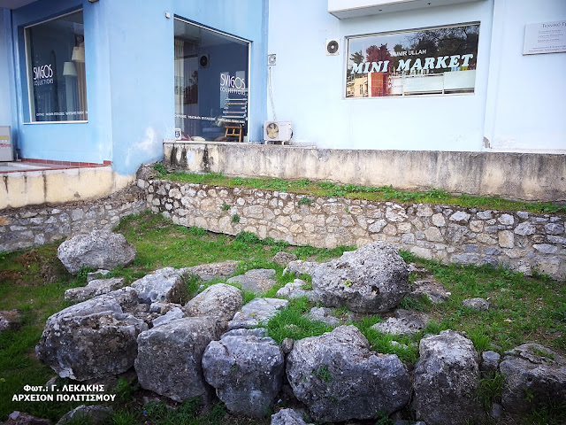 polykatoikies-kai-dromoi-pano-se-mykinaiko-teixos-stin-thiva-905375802.jpeg - Αρχείον Πολιτισμού