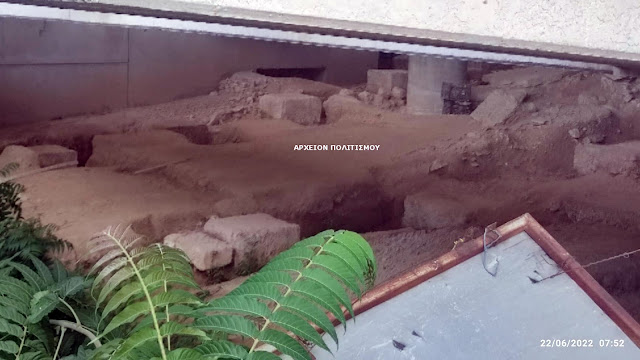 oikodomi-pano-sta-arxaia-sto-mikrolimano-1923807470.jpeg - Αρχείον Πολιτισμού