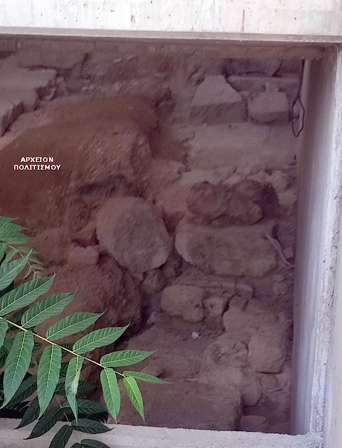 oikodomi-pano-sta-arxaia-sto-mikrolimano-448984001.jpeg - Αρχείον Πολιτισμού