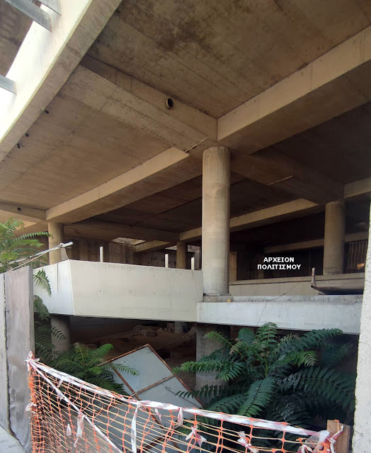 oikodomi-pano-sta-arxaia-sto-mikrolimano-842743540.jpeg - Αρχείον Πολιτισμού