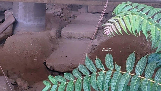 oikodomi-pano-sta-arxaia-sto-mikrolimano-879839128.jpeg - Αρχείον Πολιτισμού