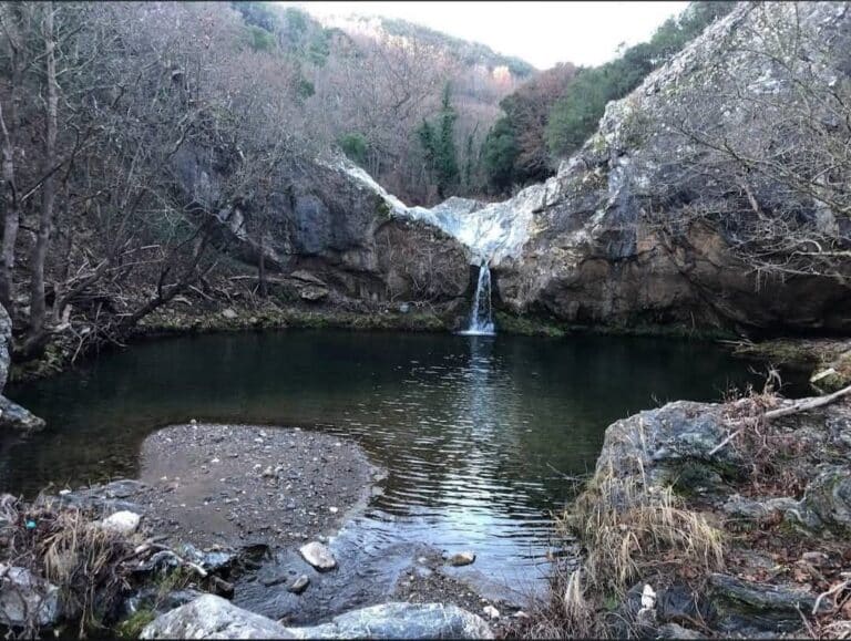 Ο Θρύλος του Καταρράκτη της Μπούλας στα Δουμπιά Χαλκιδικής